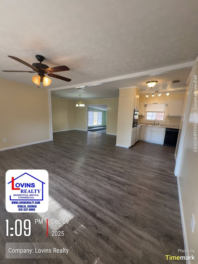 Photo - 2106 N Maple Dr