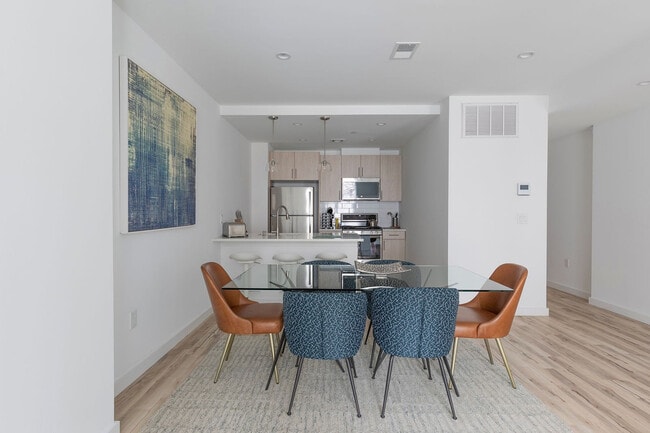 Photo - 300 Marshall Dr Unidad FL5-ID1041930P