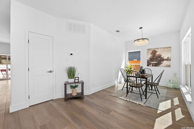 Photo - 117 Carle Ave