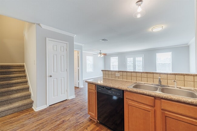 Photo - 4441 South St