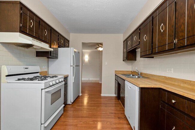 Photo - 13616 Lamon Ave