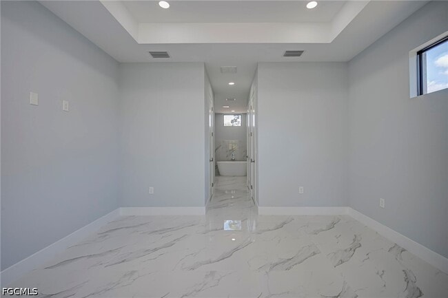 Photo - 872 Spaulding St E