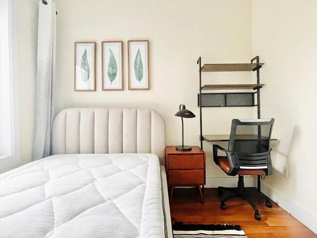 Photo - Furnished room/NOT APARTMENT Unit 19