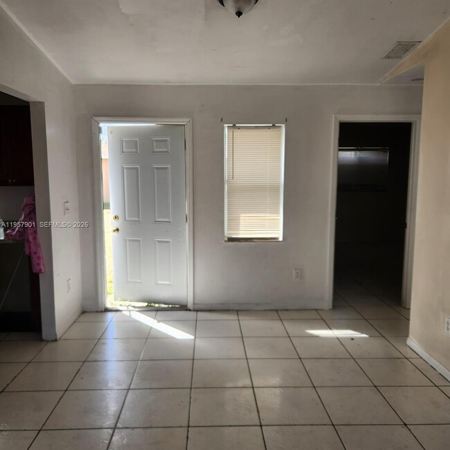 Photo - 3241 Willin St