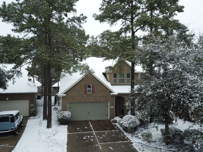 Building Photo - 4/2.5 Home w/ Office in The Woodlands Cree...