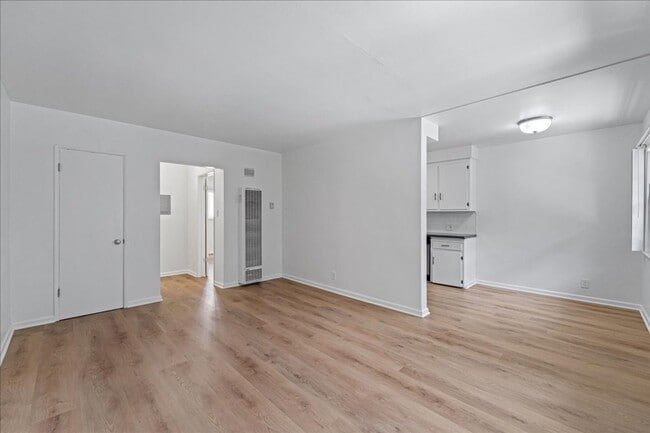 Building Photo - 3506 W Florence Ave Unit 3