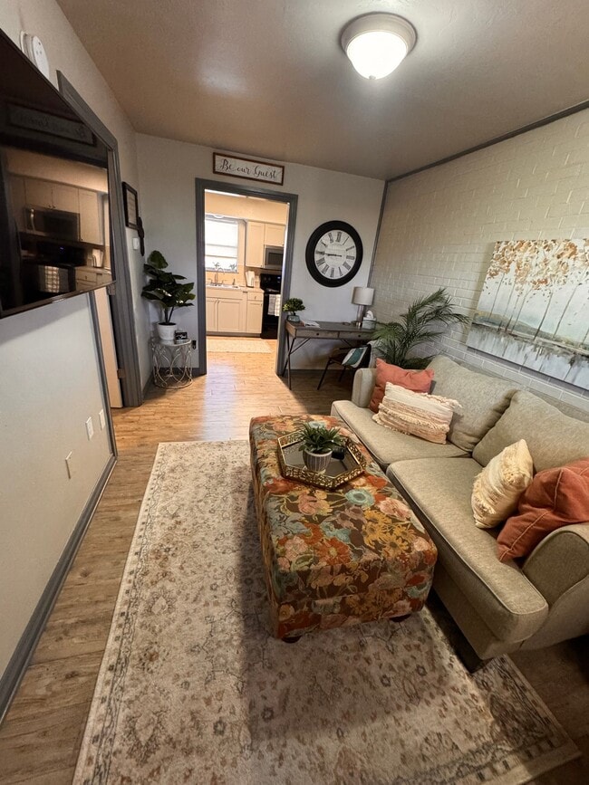 Building Photo - 1207 W Gore Blvd