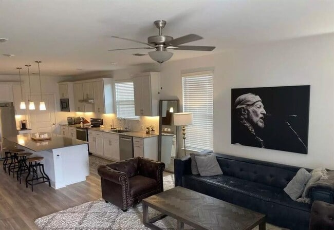 Photo - 145 Slenderleaf Dr