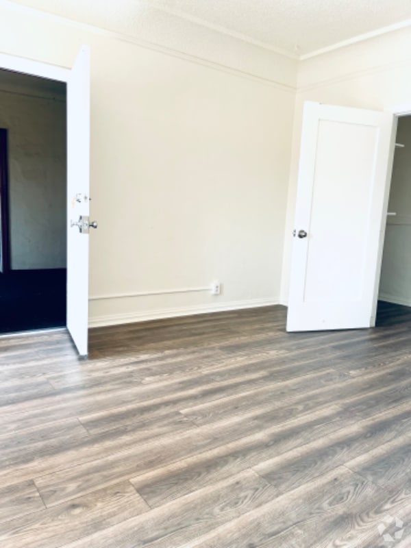 Building Photo - 2329 Crenshaw Blvd Rental