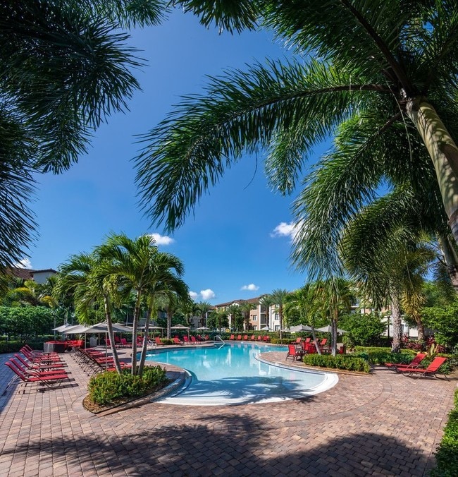 Beach Entry Resort-Style Pool