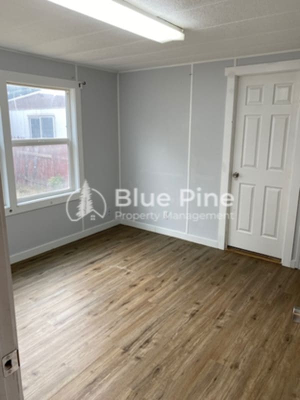 Photo - 925 Wilson Ave