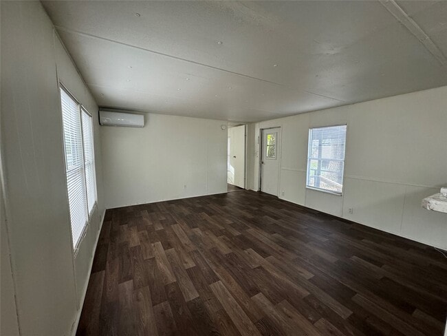 Building Photo - 104 N 1st St