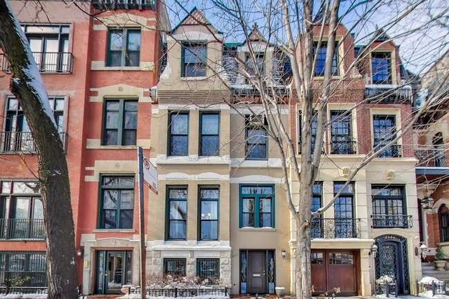 Building Photo - 1402 N La Salle Dr Unit 1N