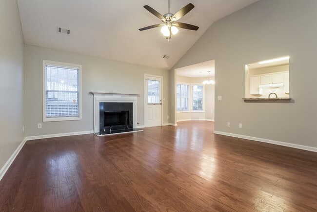 Photo - 865 Chatham Park Dr SW