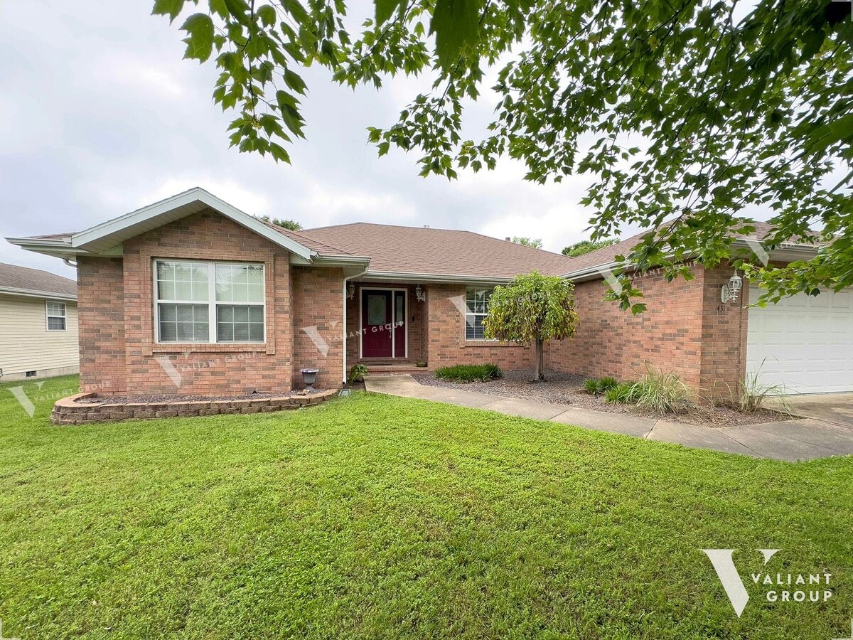 Charming 3-Bedroom, 2-Bathroom Home East o... - Charming 3-Bedroom, 2-Bathroom Home East o...