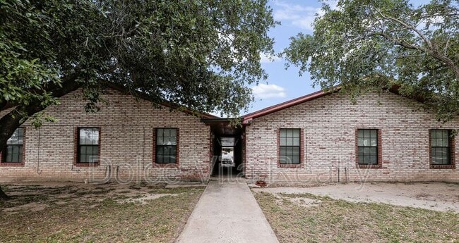 Building Photo - 2716 N 31st St Unit 31st#4