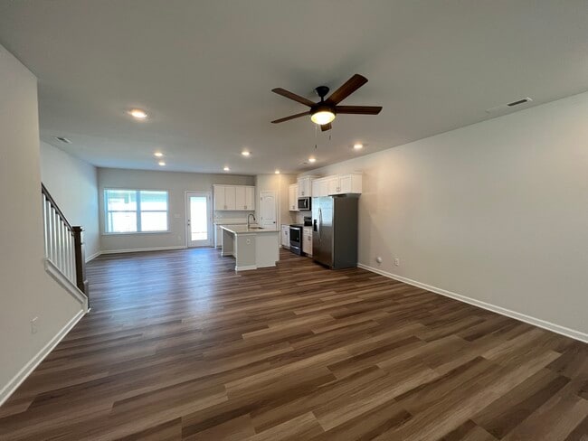 Photo - 208 Sagecroft Ln