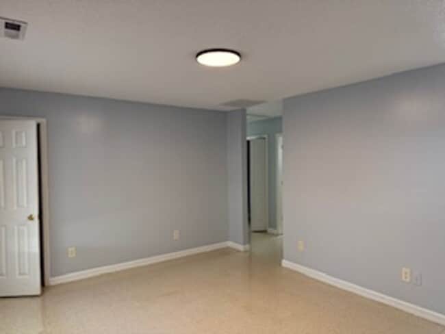 Building Photo - 245 Lakewood Dr