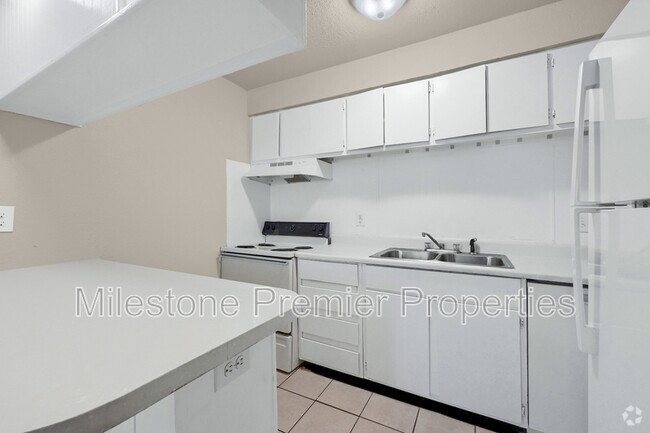 Building Photo - 817 S Elm St Unit 2 - 1 Rental