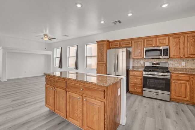 Photo - Spacious 3 Bedroom + Office/Den & 3 Bath Home for Rent