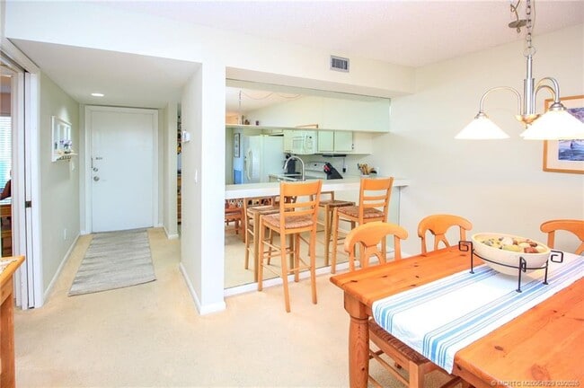 Photo - 4620 NE Sandpebble Trce Unidad 104