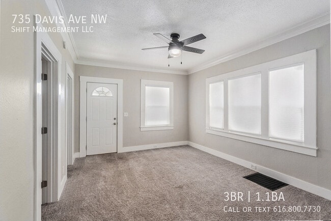 Photo - 735 Davis Ave NW