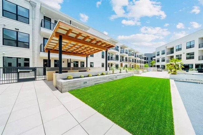1701 Simond Ave Unit 514
