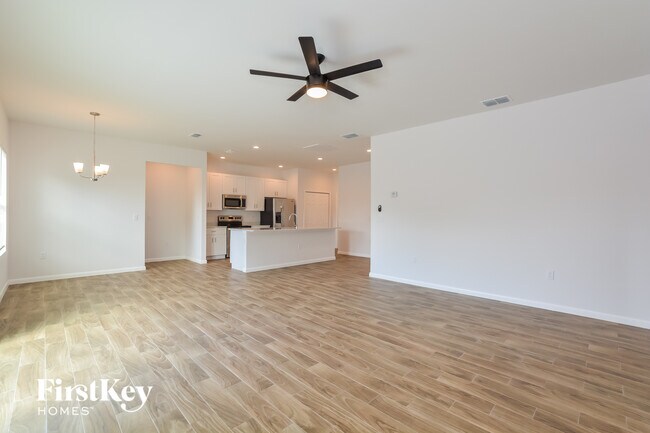Photo - 2011 E Prairie Cir