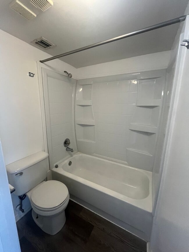 Photo - ONE BEDROOM ONE BATHROOM WITH LAKEVIEW!!! Unit 34