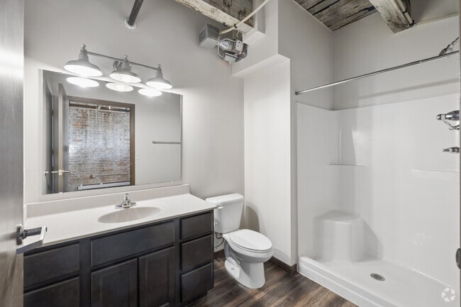 3BR, 2BA - 1,334SF - Primary Bathroom