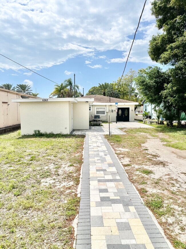 Photo - 6263 Park Blvd N