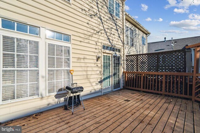 Photo - 10736 Folkestone Way