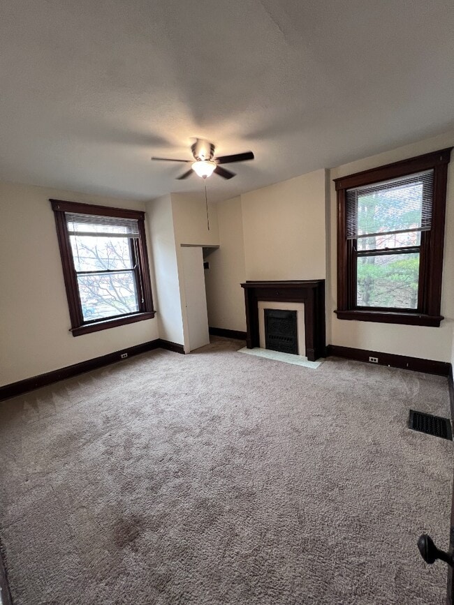 Photo - Walk-to-UC 2-Bed Gem (Short Term Lease)  – Lease ends 7/31 Unidad 1