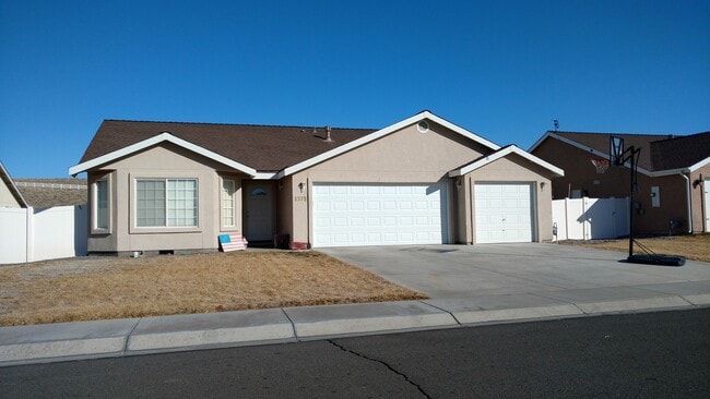Building Photo - Spacious 4 Bedroom Home in Fernley with 3-Car Garage & Expansive Backyard