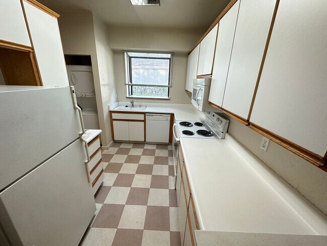 Photo - 2 Bed 2 Bath Condo In Walnut Creek (W/ Garage)