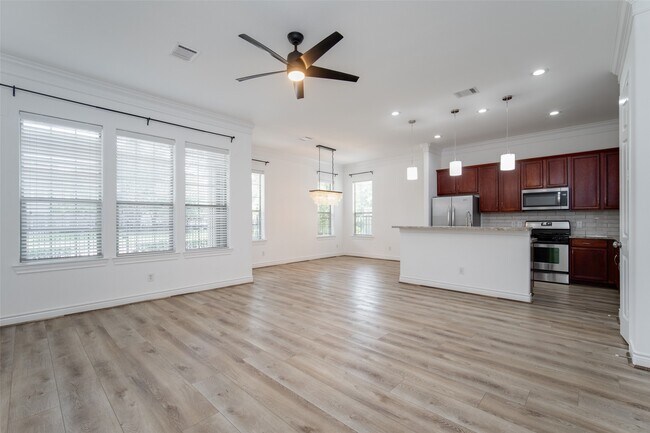 Photo - 9147 Lago Crest Dr