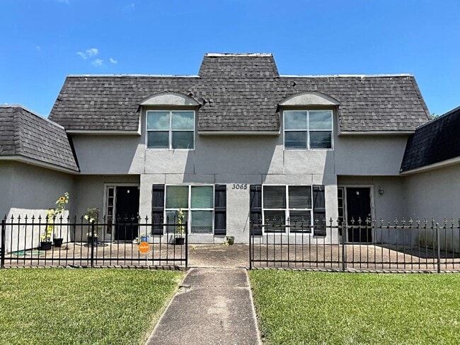 Building Photo - 3065 Willow Pl