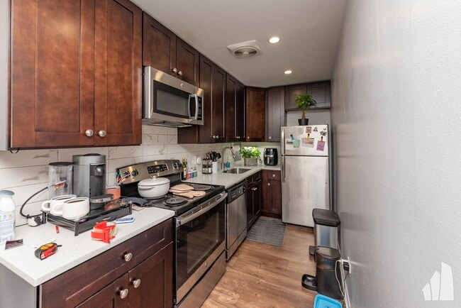 Building Photo - 520 W Aldine Ave Unit 306