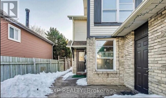 Photo - 1266 Northmount St