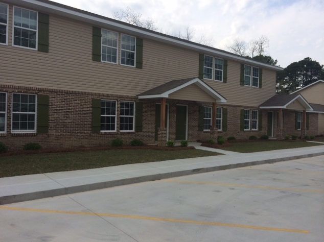 Creekside Villas - Creekside Villas Apartments