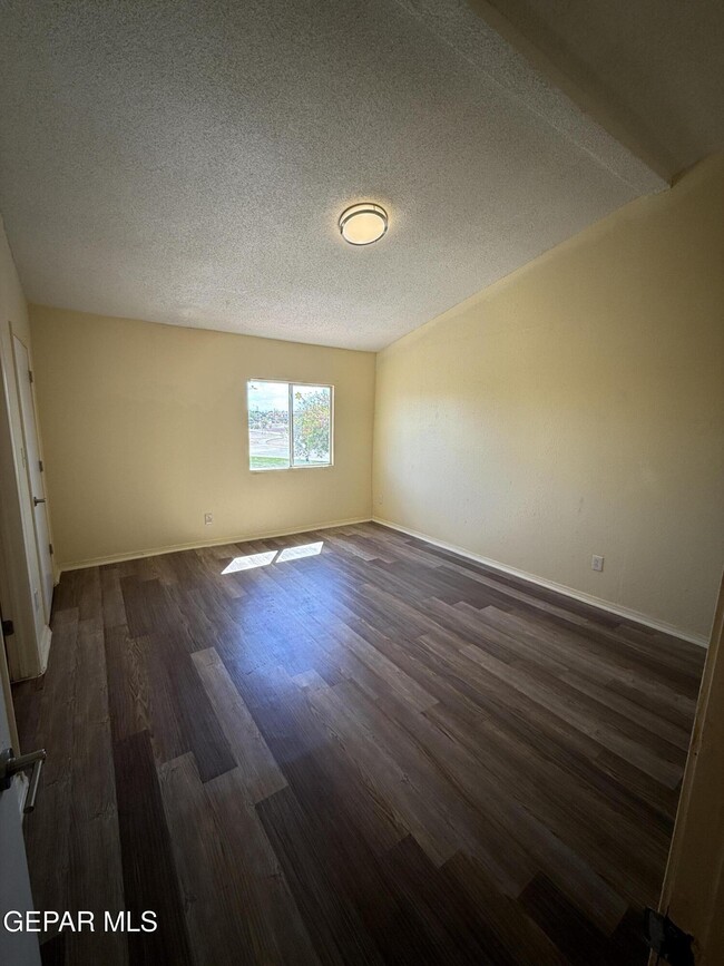 Photo - 3633 Waterspring Way