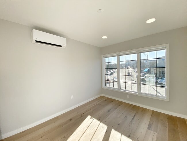 Photo - 32 Main St Unidad 207