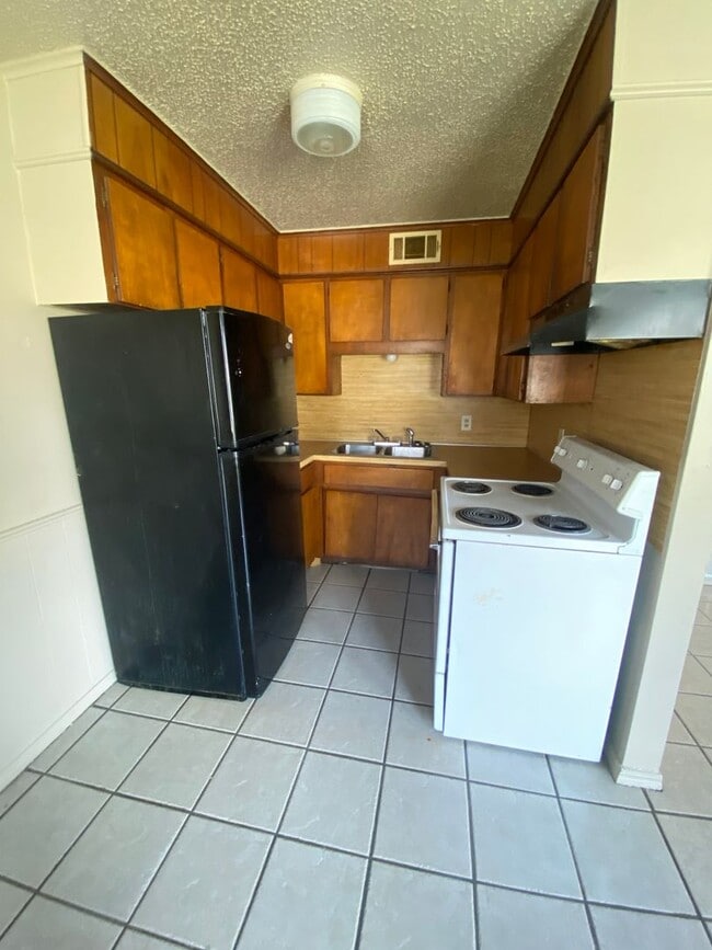 Photo - 207 N 37th St Unidad 207 N. 37TH  B