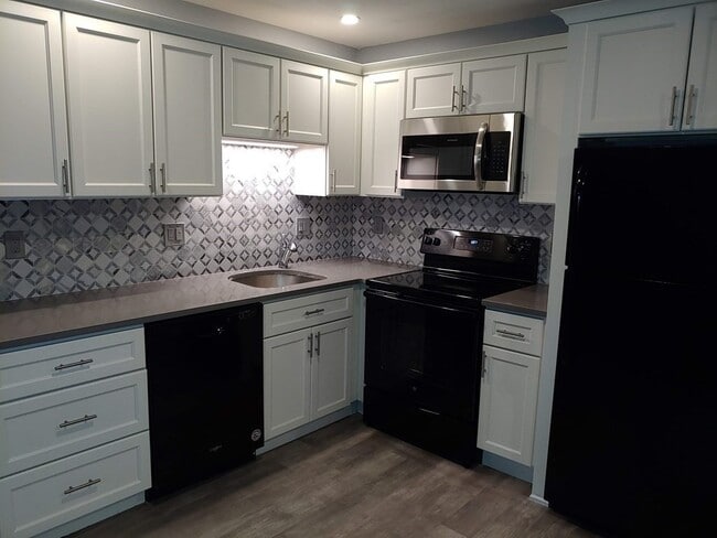 Photo - 16 Williamsburg Ct Unit 2