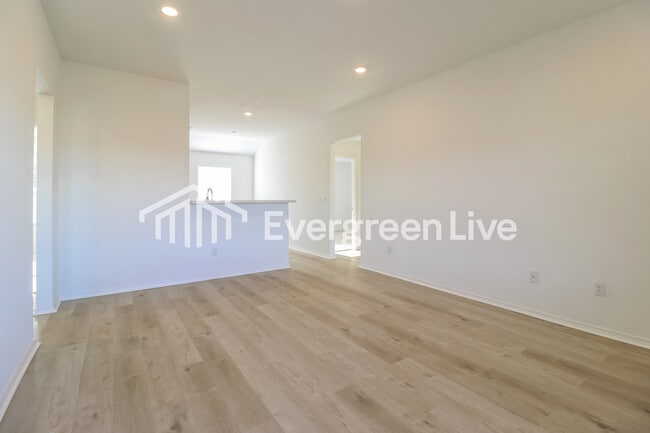 Photo - 41 Remington Ln