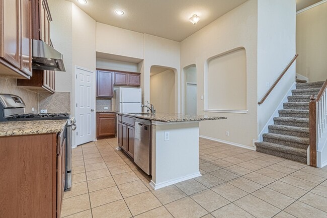 Building Photo - Great 4 bedroom 2.5 bath in Wildhorse Rental