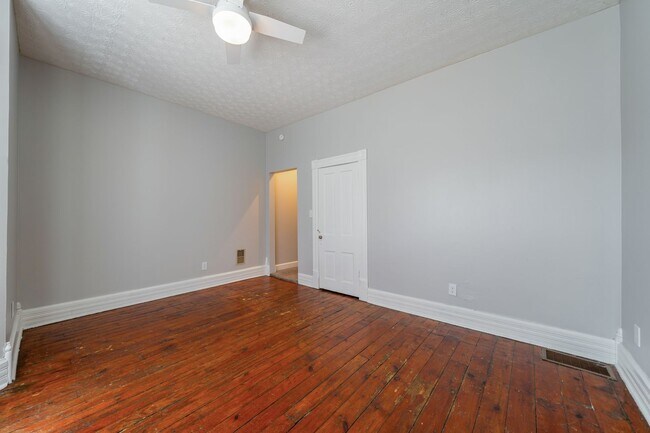 Photo - 732 1/2 Neil Ave