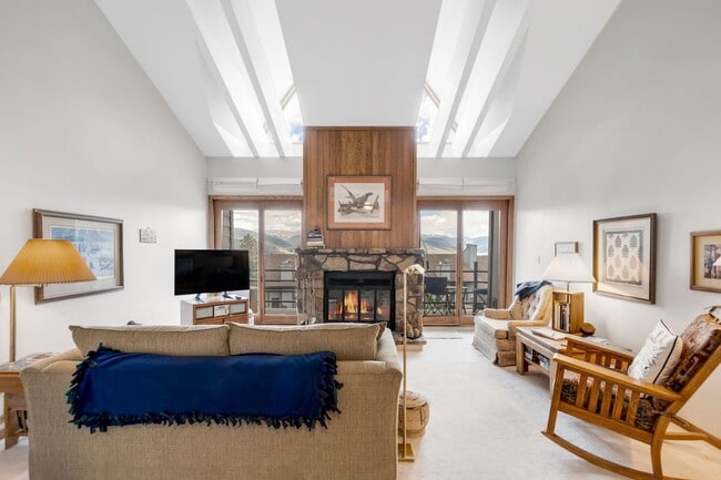 Building Photo - WINTER RENTAL-Buffalo Village-2 Bedroom Pl...
