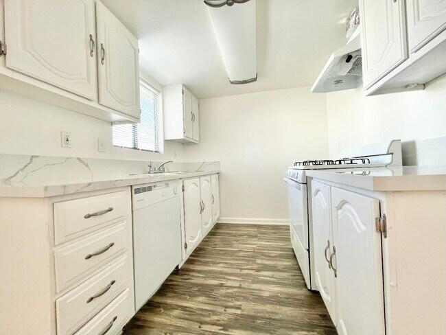 Photo - 18526 Calvert St Unidad 2A