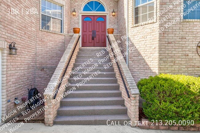 Building Photo - 723 Sendera St